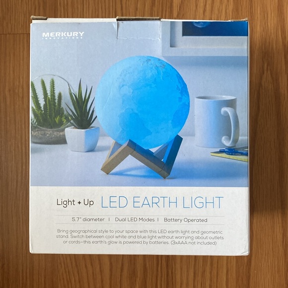 ❤️ LED Earth Light New in Box - Picture 3 of 5